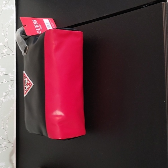 Guess And Flagship Travel Bags - Picture 8 of 11